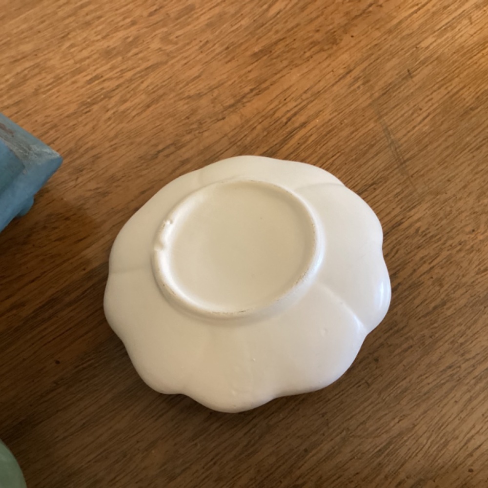 White Flower Ceramic Incense Holder - Picture 4 of 5